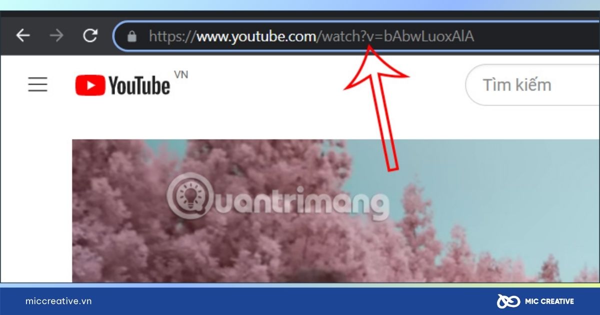 Mở video YouTube trên trình duyệt máy tính hoặc điện thoại
